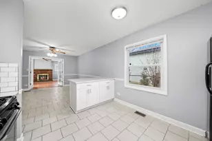 8218 N Carrolton Ct, Hanover Park, IL 60133 - Photo 10