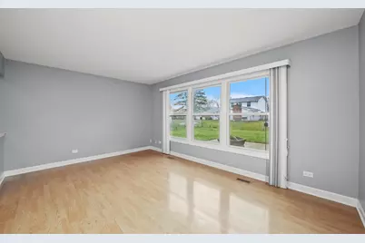 8218 N Carrolton Court, Hanover Park, IL 60133 - Photo 4