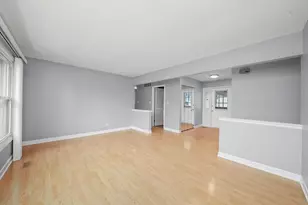 8218 N Carrolton Ct, Hanover Park, IL 60133 - Photo 2