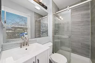 8218 N Carrolton Ct, Hanover Park, IL 60133 - Photo 14