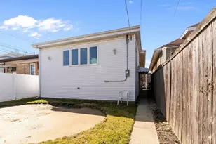 3023 N 76th Ct, Elmwood Park, IL 60707 - Photo 20