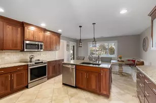 950 W Hillside St, Palatine, IL 60067 - Photo 14