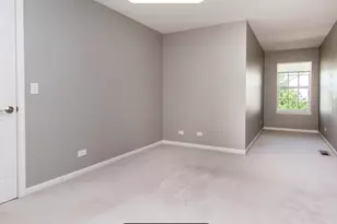 10S449 Carrington Cir, Burr Ridge, IL 60527 - Photo 12