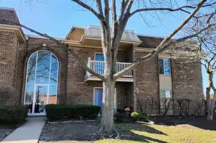 910 W Alleghany Dr, Arlington Heights, IL 60004 - Photo 1