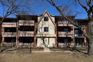 13 Parkside Ct, Vernon Hills, IL 60061 - Photo 1