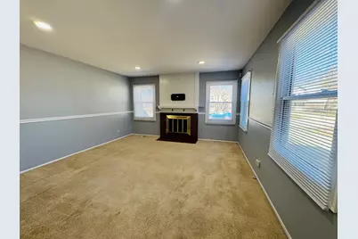 923 Daniels Court, Schaumburg, IL 60194 - Photo 2