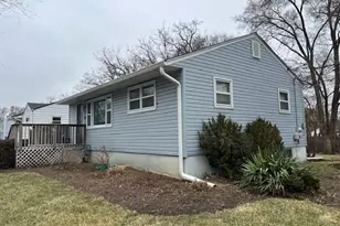 1913 Apache Rd, Waukegan, IL 60087 - Photo 2