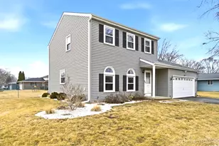 104 Augusta Rd, Oswego, IL 60543 - Photo 2