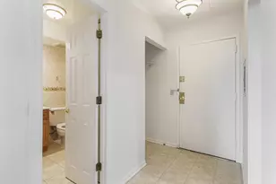 9078 W Heathwood Dr, Niles, IL 60714 - Photo 12