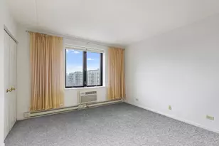 9078 W Heathwood Dr, Niles, IL 60714 - Photo 8