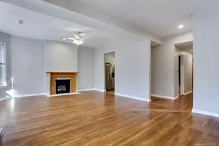 928 W Belle Plaine Ave, Chicago, IL 60613 - Photo 4