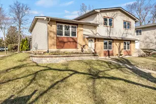 265 Cobb Cir, Bolingbrook, IL 60440 - Photo 2