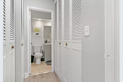 541 W Oakdale Avenue #218, Chicago, IL 60657 - Photo 14