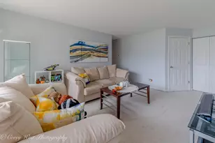 356 Woodview Cir, Elgin, IL 60120 - Photo 8