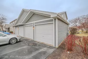 356 Woodview Cir, Elgin, IL 60120 - Photo 20