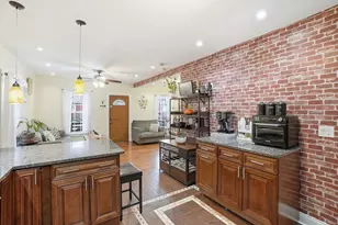 1942 W Fargo Ave, Chicago, IL 60645 - Photo 10