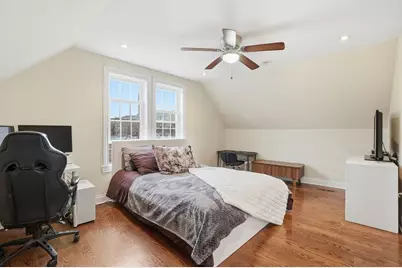 1942 W Fargo Avenue, Chicago, IL 60645 - Photo 18