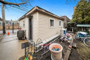 3748 N Troy St, Chicago, IL 60618 - Photo 8