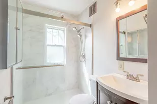 18032 Wildwood Ave, Lansing, IL 60438 - Photo 8