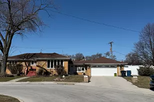 702 E 162nd Pl, South Holland, IL 60473 - Photo 2