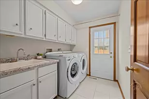 979 Millview Dr, Batavia, IL 60510 - Photo 18