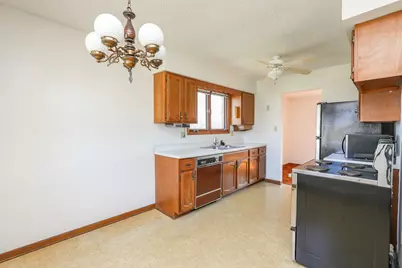 155 E Baker Street, Manteno, IL 60950 - Photo 12