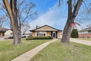 8512 W Crain St, Niles, IL 60714 - Photo 2