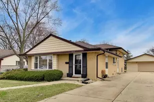 8512 W Crain St, Niles, IL 60714 - Photo 4