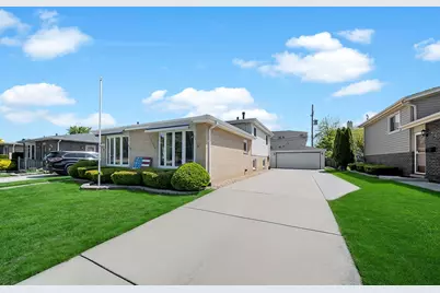 10125 S Komensky Avenue, Oak Lawn, IL 60453 - Photo 2