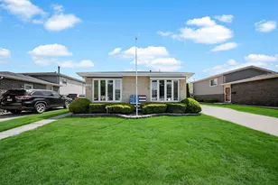 10125 S Komensky Ave, Oak Lawn, IL 60453 - Photo 1