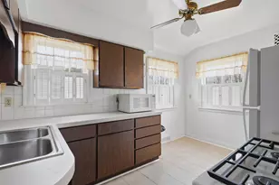 955 23rd Ave, Rock Island, IL 61201 - Photo 10