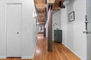 420 W Ontario St, Chicago, IL 60654 - Photo 2