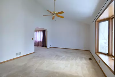 632 Berkshire Lane, Des Plaines, IL 60016 - Photo 4