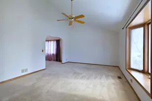 632 Berkshire Ln, Des Plaines, IL 60016 - Photo 4