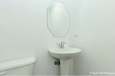 402 Neubauer Circle, Lindenhurst, IL 60046 - Photo 8