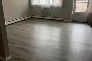 8640 S 82nd Ct, Hickory Hills, IL 60457 - Photo 2