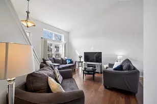 122 E Aspen Cir, Hainesville, IL 60030 - Photo 2