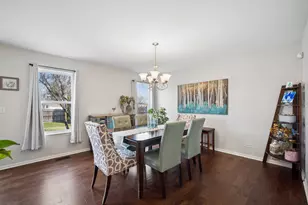 122 E Aspen Cir, Hainesville, IL 60030 - Photo 6