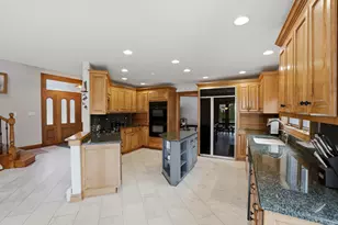 33 W Eureka Dr, Lemont, IL 60439 - Photo 8