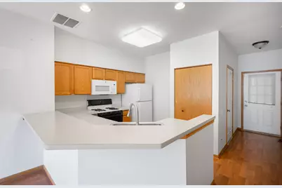 2877 Stonewater Drive #2877, Naperville, IL 60564 - Photo 4