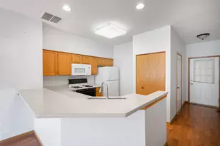 2877 Stonewater Dr, Naperville, IL 60564 - Photo 4