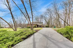 1 Aberdeen Rd, Hawthorn Woods, IL 60047 - Photo 4