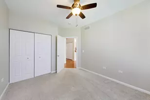 985 Oak Ridge Blvd, Elgin, IL 60120 - Photo 16