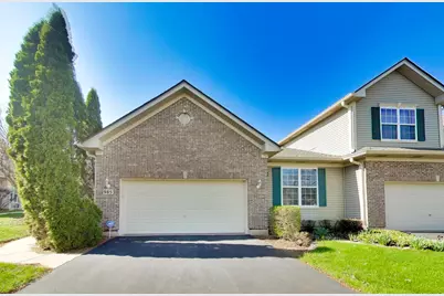 985 Oak Ridge Boulevard, Elgin, IL 60120 - Photo 2