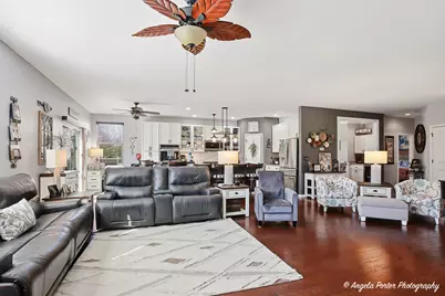 2165 Walnut Glen Boulevard, Island Lake, IL 60042 - Photo 12