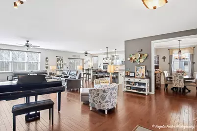 2165 Walnut Glen Boulevard, Island Lake, IL 60042 - Photo 4