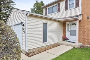 524 Monroe Rd, Bolingbrook, IL 60440 - Photo 2