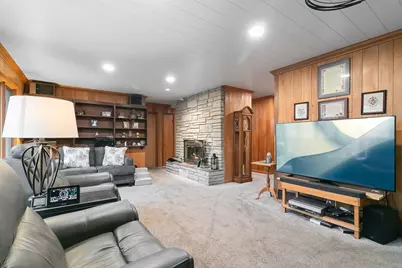 9215 S 83rd Avenue, Hickory Hills, IL 60457 - Photo 2