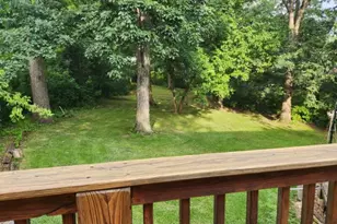 9215 S 83rd Ave, Hickory Hills, IL 60457 - Photo 4