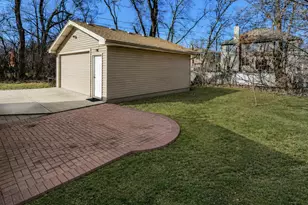 105 E Red Oak Ave, Bensenville, IL 60106 - Photo 14
